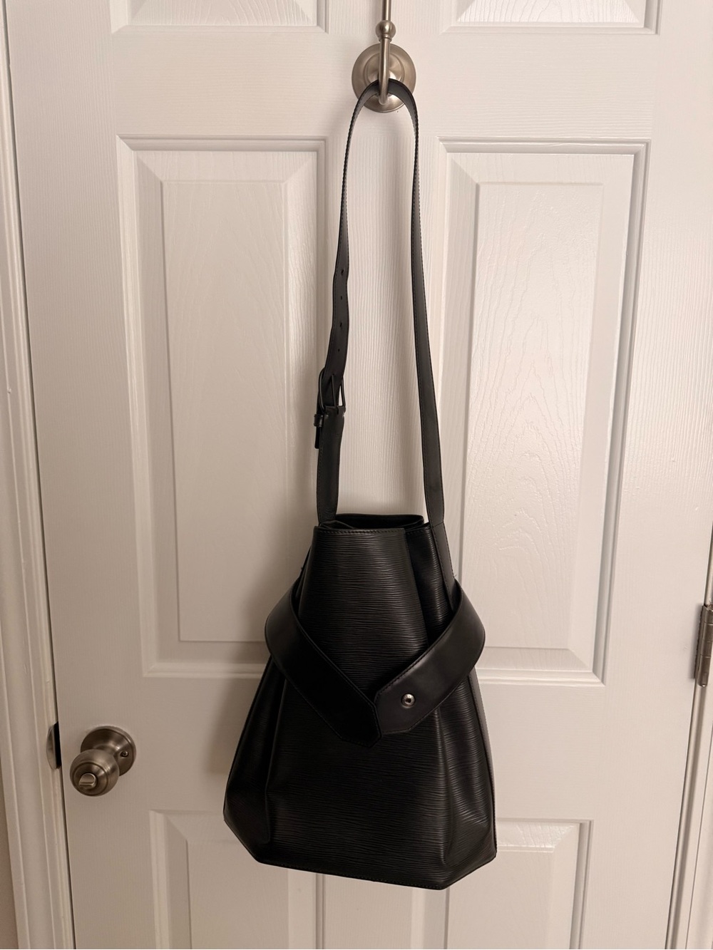 Black Women's Structured Crossbody Bucket Bag